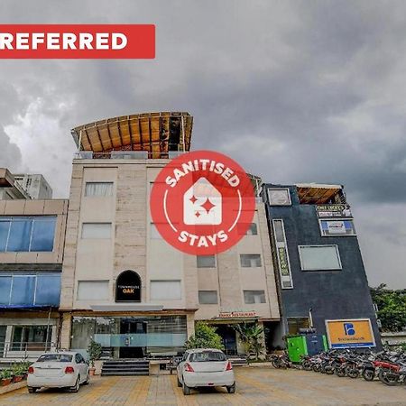 Vaccinated Staff- Townhouse Oak Hotel Silvotel Indore Eksteriør bilde