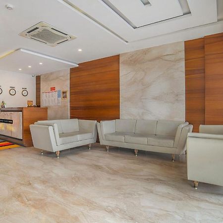 Vaccinated Staff- Townhouse Oak Hotel Silvotel Indore Eksteriør bilde