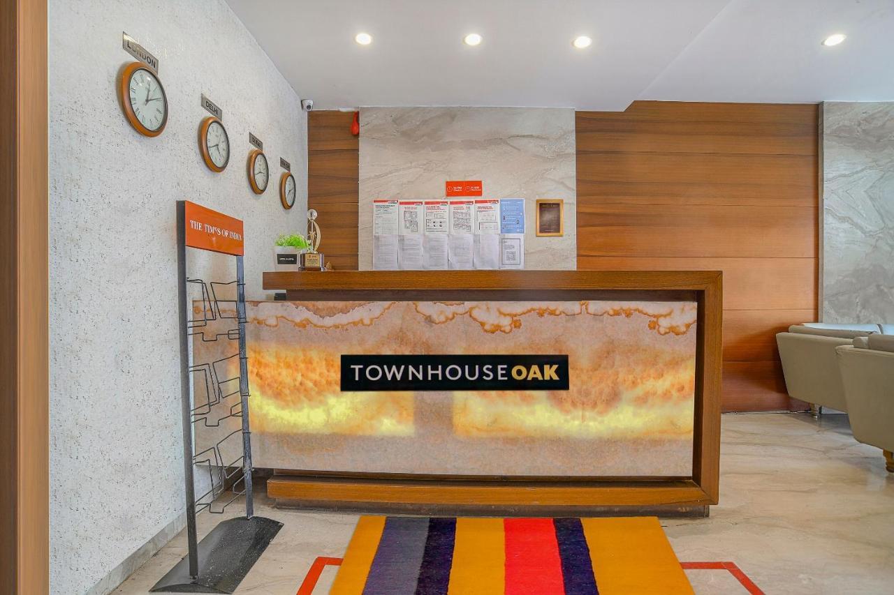 Vaccinated Staff- Townhouse Oak Hotel Silvotel Indore Eksteriør bilde
